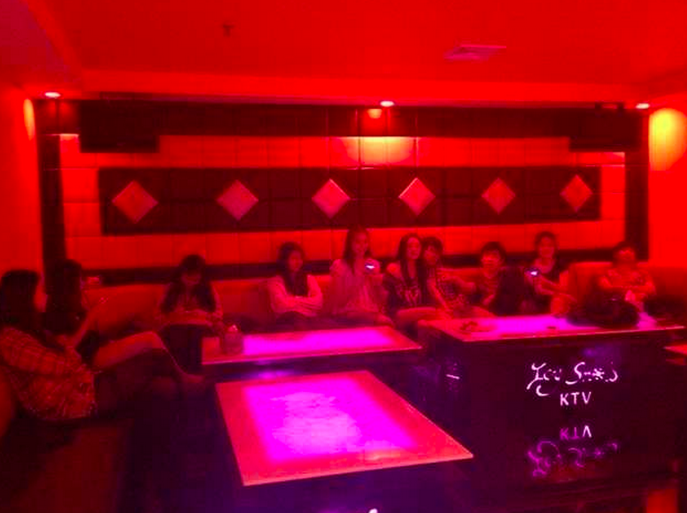 Two Women Allegedly Sing Karaoke at Icy Snow, Don't Pay