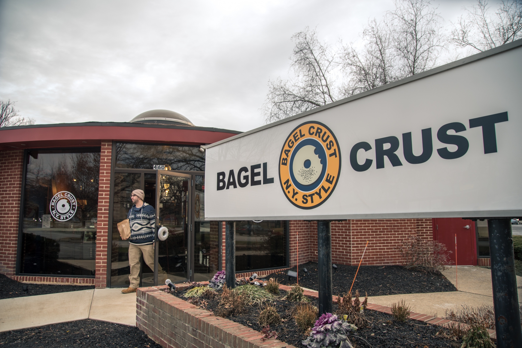 [PHOTOS] New Bagel Crust Now Open On Westerly Parkway