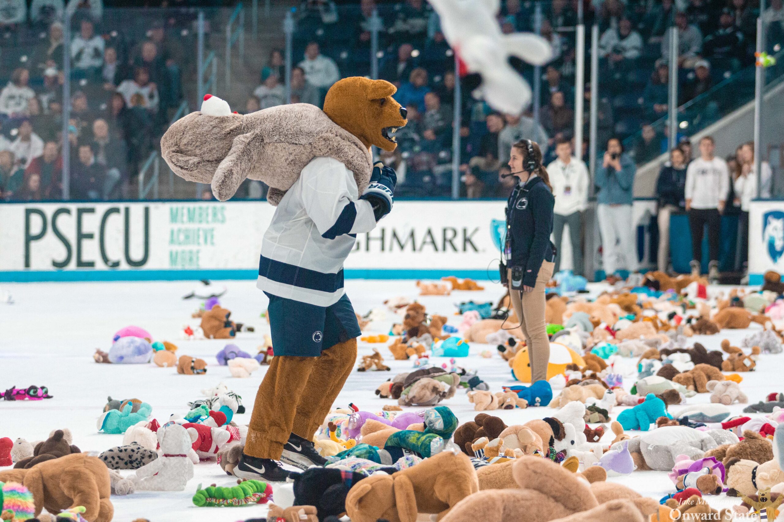 Penn State Men's Hockey To Host Teddy Bear Toss Benefiting THON