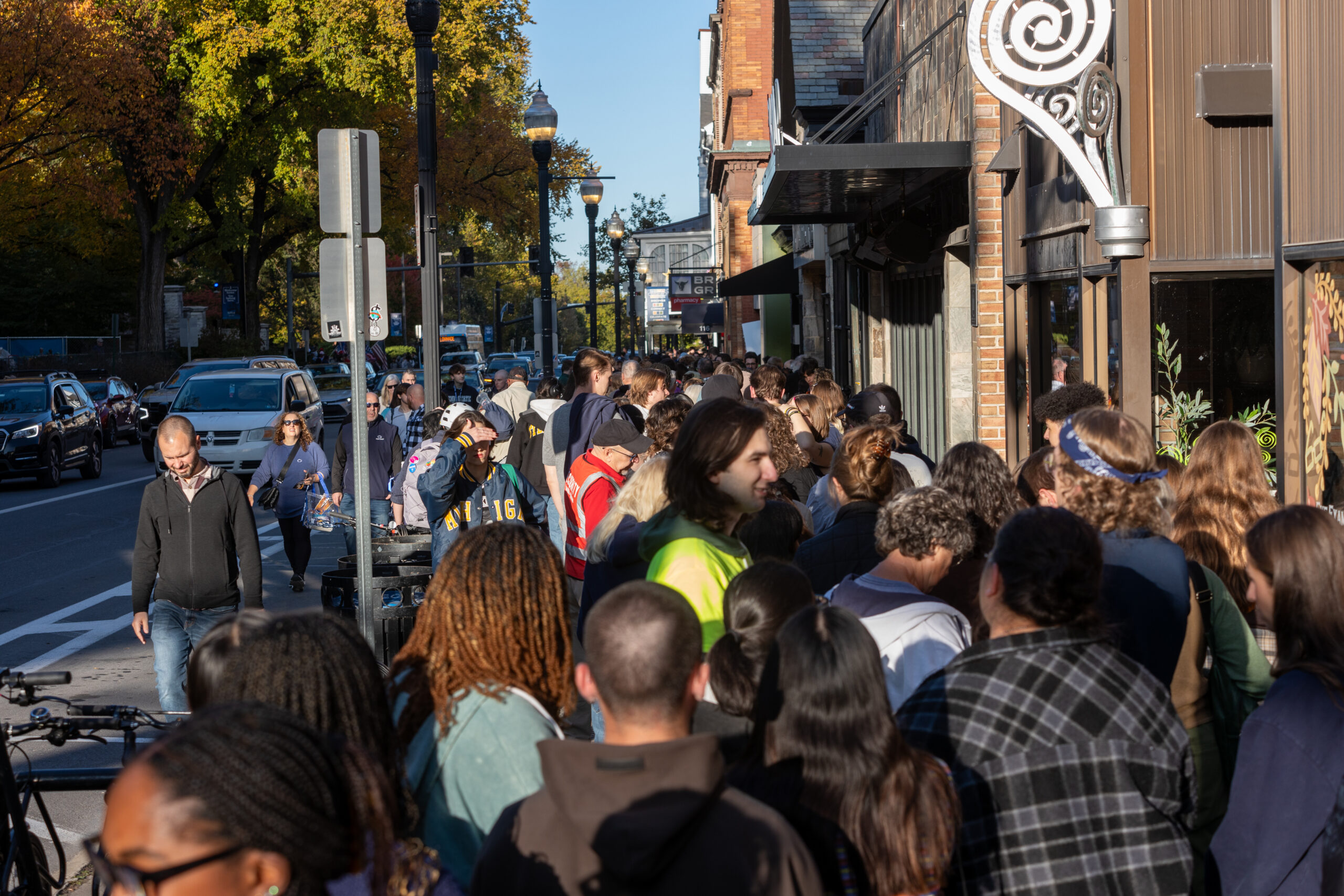 [Photo Story] Vivek Ramaswamy & Alexandria Ocasio-Cortez Campaign At ...